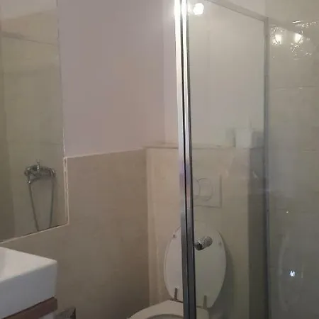 Karolina Apartmanház *