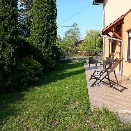 Karolina Apartmanház Apartamento